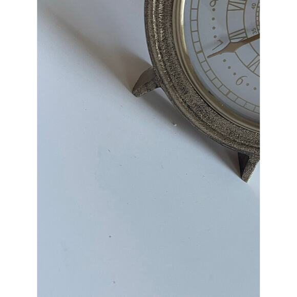 Painted metal clock in a muted gold tone Vintage Style - Picture 4 of 6